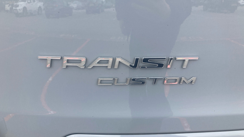 Ford Transit Custom 300 L1 Diesel Fwd 2.0 EcoBlue Hybrid 130ps L/Rf D/Cab Limited Van